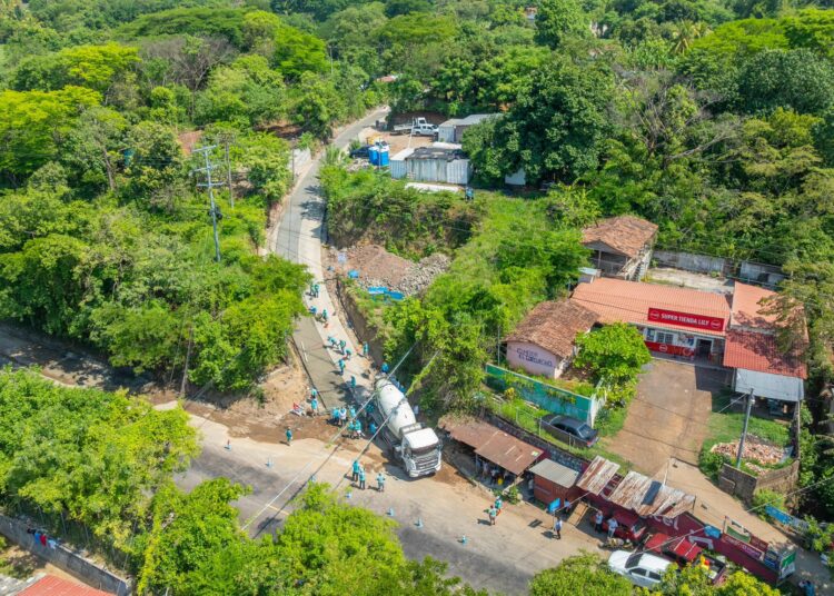 Distrito Chinameca beneficiado con intervención de carretera