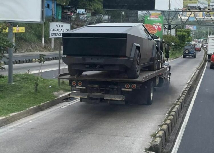 Presencia de exclusivo modelo eléctrico genera entusiasmo entre fanáticos y curiosos del país