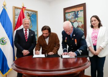 El vicepresidente Ulloa firma convenio con FRITA para fortalecer capacidades ante emergencias y proteger ecosistemas