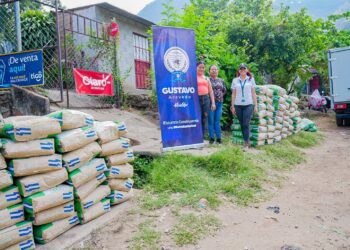 Alcaldía de Santa Ana entrega materiales de construcción a familias del cantón Zacarías