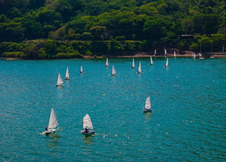 El Lago de Ilopango recibe la FESAVELA International Regatta 2025 y se consolida como destino náutico
