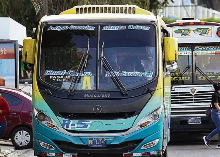 Presidente Bukele anuncia transporte gratis para toda la semana