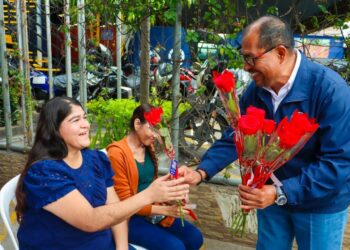 Alcaldía de San Salvador agasaja a las madres de la unidad de Desechos Sólidos
