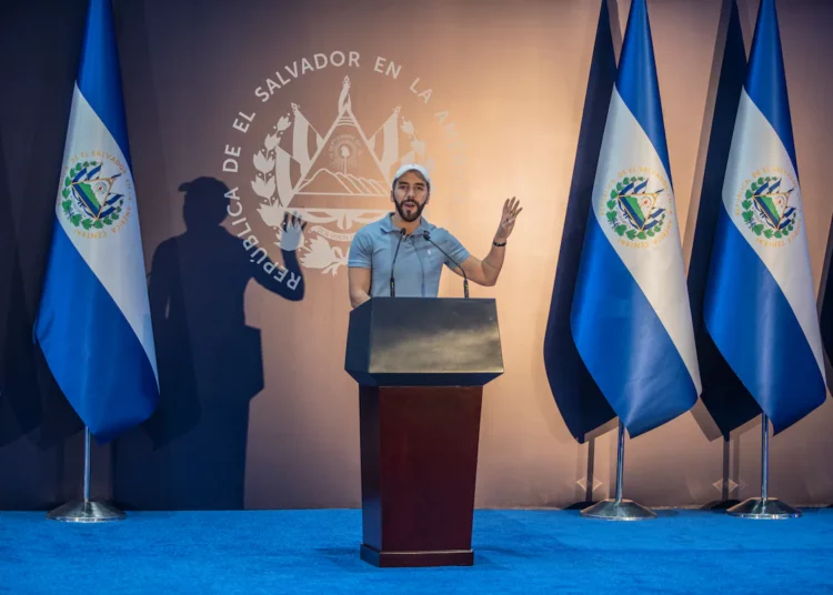Presidente Bukele propone que ONGs paguen impuestos para saldar deuda de comunidad “El Bosque”