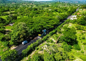 Continúa revitalización total de la carretera a Ilobasco