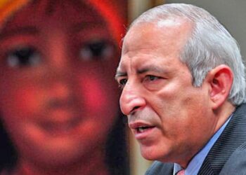 Sigfrido Reyes es enviado a juicio por lavado de dinero y no asiste a audiencia preliminar