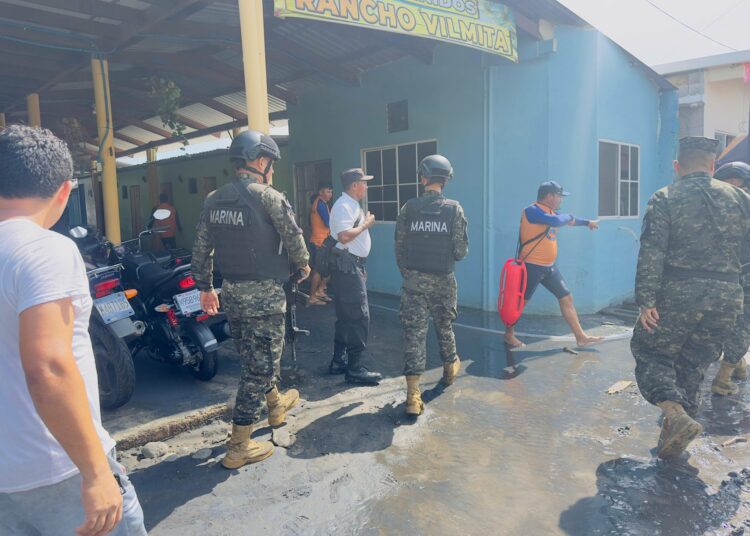 Gobierno brinda seguridad y apoyo en evacuaciones preventivas en playa El Majahual