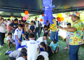Habitantes de isla La Calzada reciben apoyo del Ministerio de Trabajo