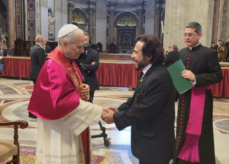 Vicemandatario salvadoreño saludó fraternalmente al Santo Padre en representación del presidente Bukele