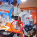 Vendedor ambulante habría usado bolsas plásticas para ocultar el teléfono sustraído