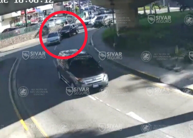 Cámaras de videovigilancia capta accidente cerca del Estadio Cuscatlán