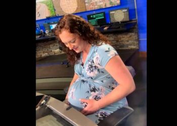 Presentadora de TV entra en labor de parto a medio programa en EEUU