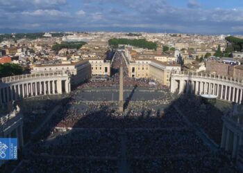 Cónclave logra acuerdo y es elegido el 267º Sucesor de Pedro