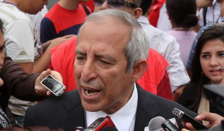 Sigfrido Reyes se declara perseguido político