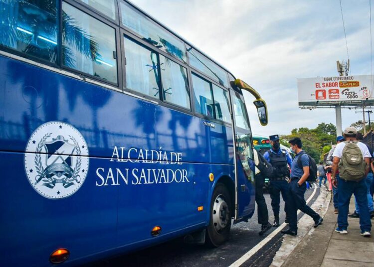 Alcalde Mario Durán pone flota municipal a disposición ante crisis en transporte público