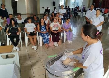 Despacho de la Primera Dama y MINSAL realizan jornada por el Parto Respetado en Santa Ana