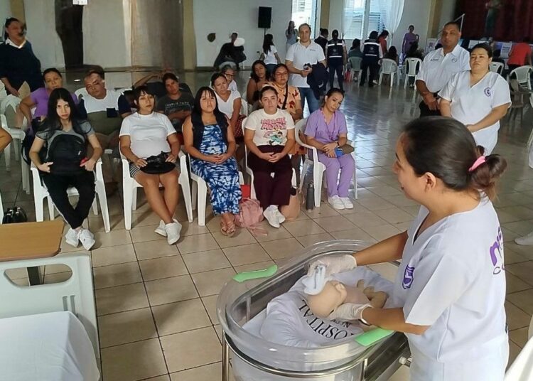 Despacho de la Primera Dama y MINSAL realizan jornada por el Parto Respetado en Santa Ana