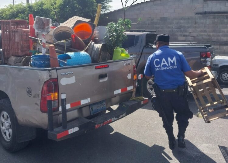 Alcaldía intensifica operativos para garantizar el libre tránsito y la limpieza urbana