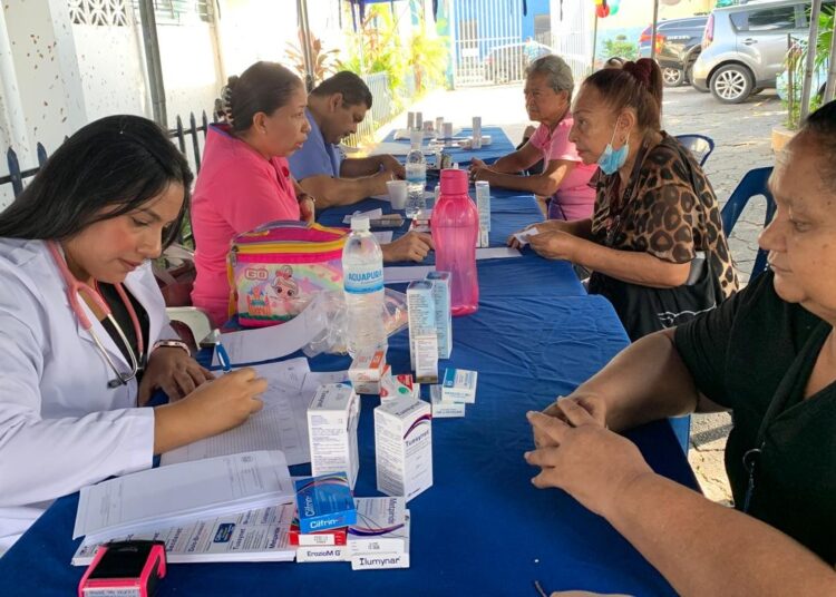 Fumigaciones y servicios de salud buscan prevenir enfermedades como el dengue