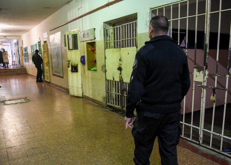 “La cárcel no es un hotel”; Argentina endurece régimen penitenciario siguiendo ejemplo de El Salvador