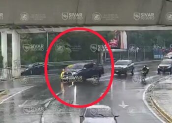 Descuido al volante provoca accidente de tránsito en San Salvador