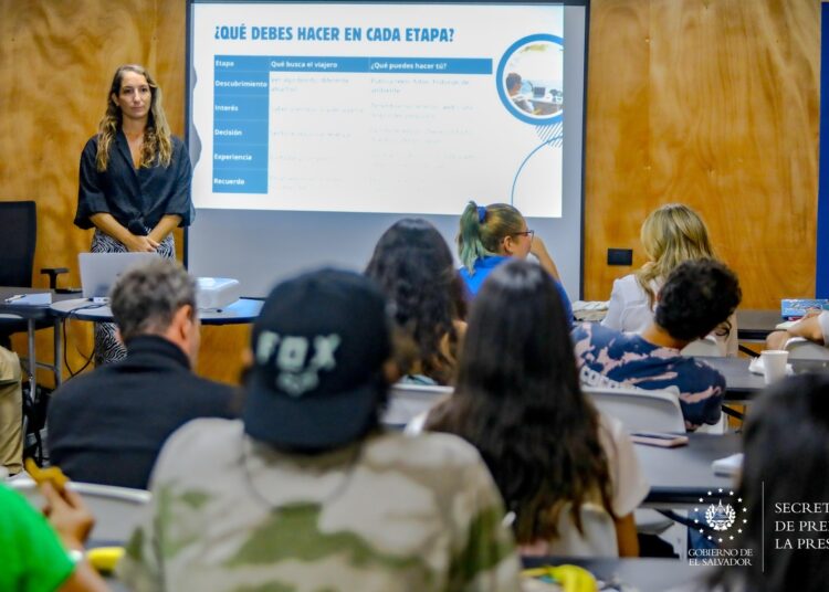 Capacitaciones busca profesionalizar el sector turístico y mejorar la experiencia de los visitantes en Surf City