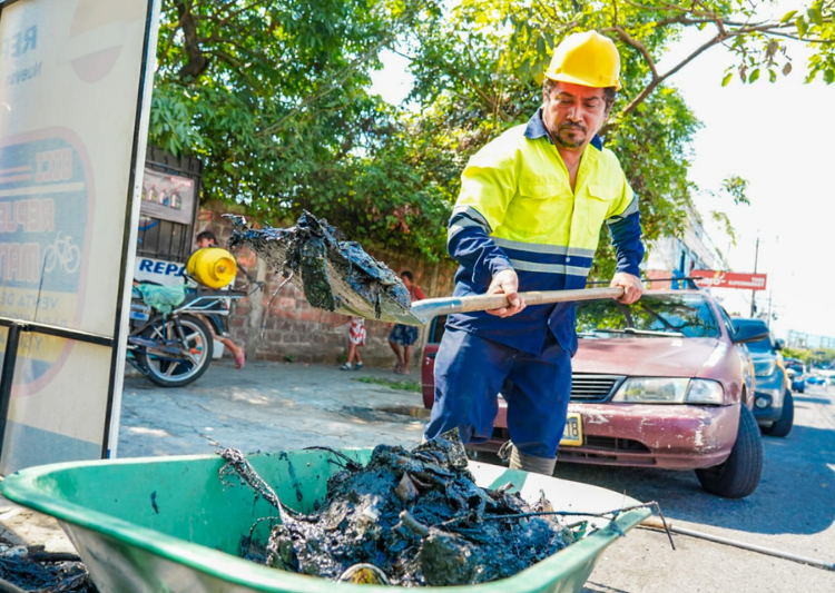Autoridades piden a la población colaborar para evitar obstrucción de drenajes tras limpieza de drenajes