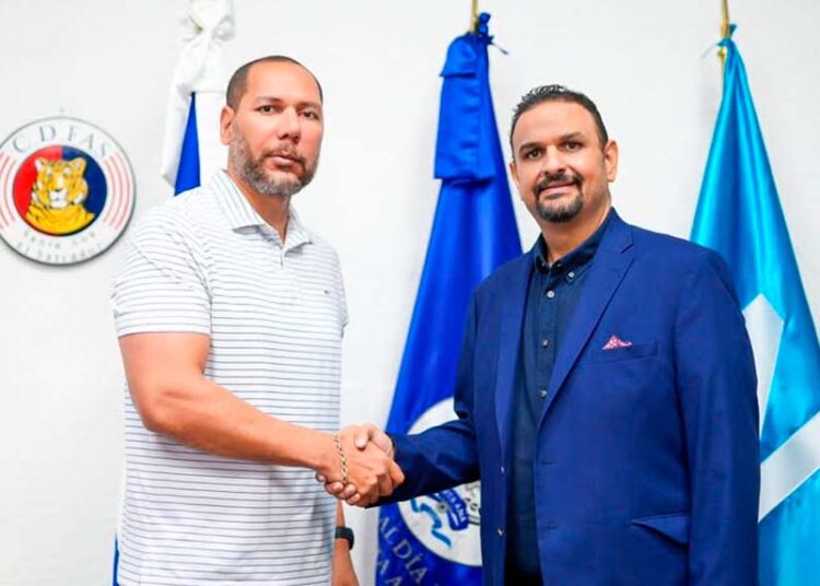 Estadio Oscar Quiteño será renovado gracias a la firma de importante convenio entre INDES y municipalidad de Santa Ana