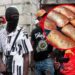 Mujer envenena a 40 miembros de una misma pandilla con pesticida rociado en empanadas
