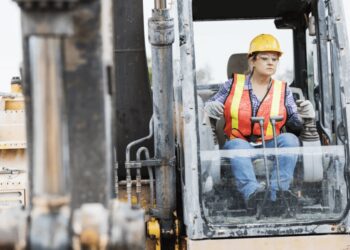 Generación de empleo en el sector construcción supera los 160,000 puestos en El Salvador