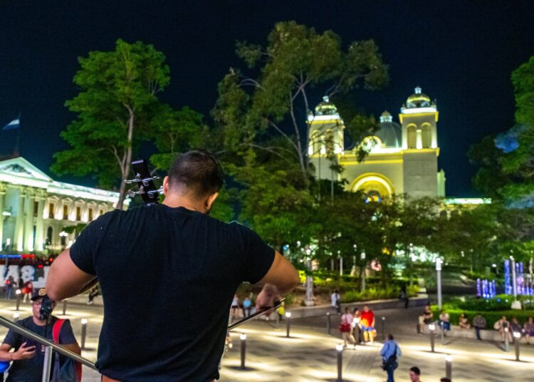 Seguridad y revitalización urbana impulsan el auge del turismo en el Centro Histórico de San Salvador