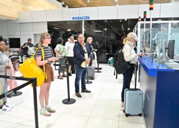 Asamblea Legislativa reforma ley migratoria para facilitar residencia definitiva a inversionistas y elimina tarjeta de ingreso