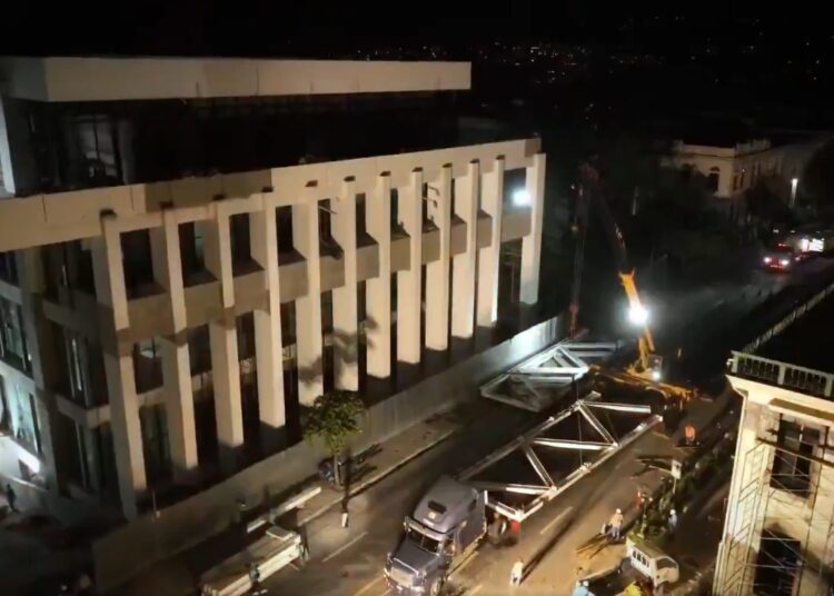 Trabajos nocturnos en zona del nuevo Hospital Rosales debido a la instalación de pasarela