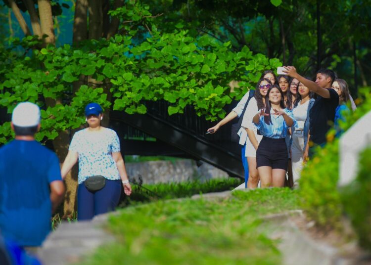 CID Gallup destaca que 3 de cada 4 salvadoreños ven avances significativos desde 2019