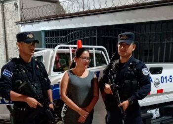 Capturan a exasesora en gobiernos del FMLN, Ruth Eleonora López, por peculado