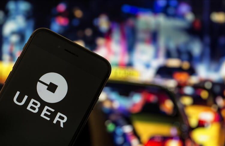 Empresarios del transporte paralizan unidades y provocan alza en tarifas de Uber