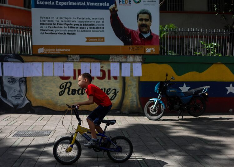 Oficialismo en Venezuela recupera territorios clave en medio de votaciones «farsa»