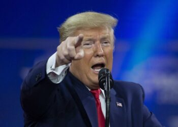 Trump pide mantener bajos los precios del petróleo para no favorecer a los enemigos de EEUU