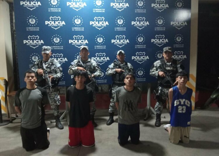 Presentan a sujetos vinculados a muerte de adolescente en Soyapango