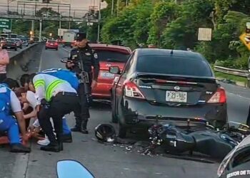 Motociclista provoca choque múltiple en bulevar Constitución