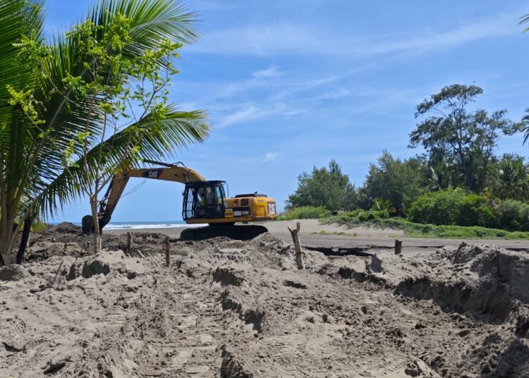 Gobierno ejecuta obras de mitigación en playas de San Miguel para prevenir inundaciones