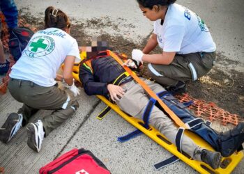 Motociclista con graves lesiones fue atendido en carretera Panamericana