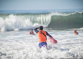 Prevén fin de semana con lluvias y fuerte oleaje por onda tropical