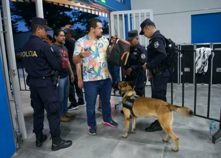 Autoridades refuerzan medidas de seguridad y atención médica previo al concierto de Bunbury