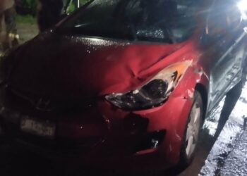 Tres personas resultan heridas tras accidente múltiple provocado por una res