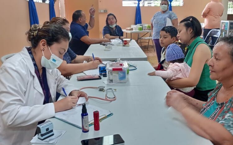 Brigada medica beneficia a habitantes de Colonia El Mirador en San Salvador Centro