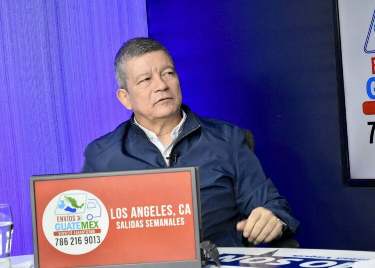 Flores critica el Régimen de Excepción y desestima la multitud que respaldó al Presidente Bukele en su discurso del primer año