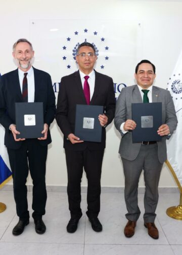 El Salvador y OLAF firman acuerdo de cooperaciónpara el combate del fraude aduanero