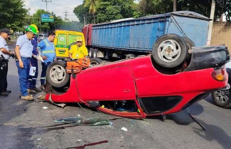 Accidente en redondel de Corinca deja un lesionado y genera fuerte tráfico en Quezaltepeque