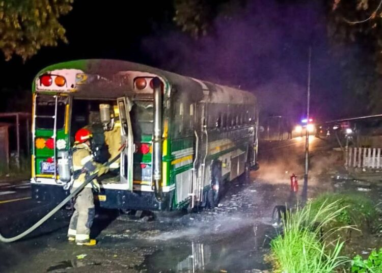 Autobús de la ruta 279 se incendia en el desvío al Cerro Verde sin dejar lesionados